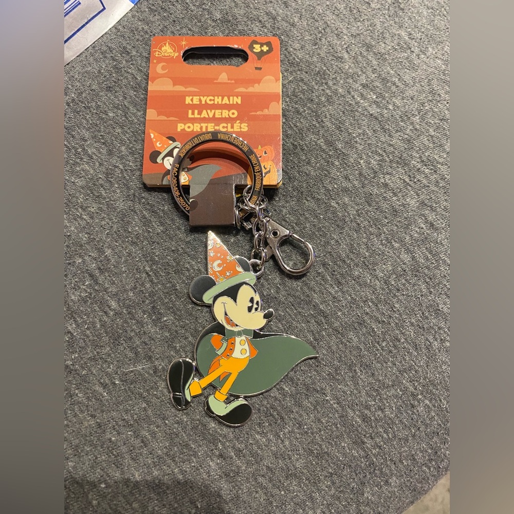 Disney Parks Happy Halloween Mickey with Wizard Costume Keychain New with Tag